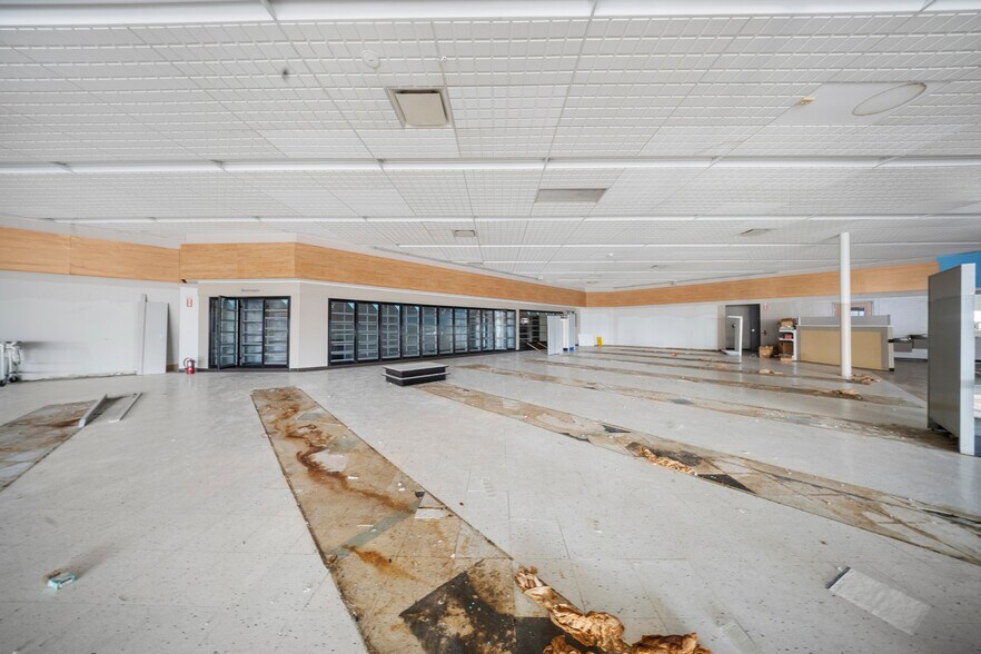 More Photos Of 60 Business US 23 N, Louisa Freestanding For Lease