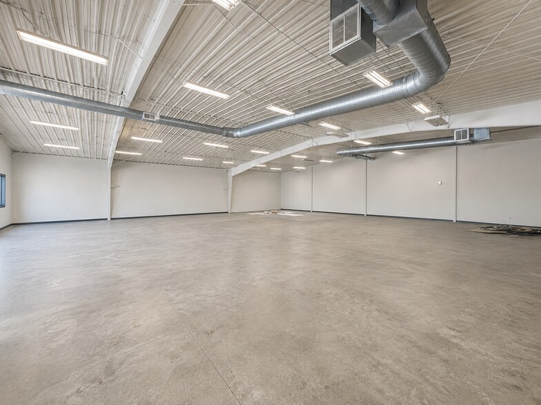 More Photos Of 1429 W Main St, Greenfield Showroom For Lease
