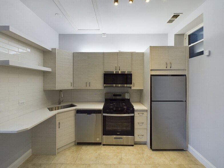 More Photos Of 2064 N Western Ave, Chicago Storefront Retail Residential For Lease