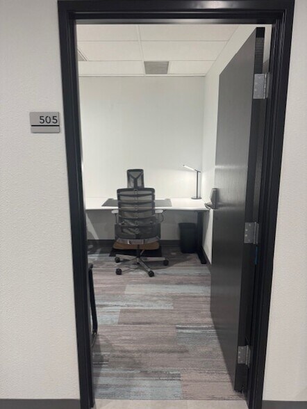 More Photos Of 3275 W Ina Rd, Tucson Coworking Space