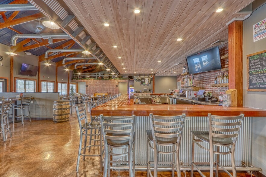 More Photos Of 9971 N Grand Pines Ln, Hayward Restaurant For Sale