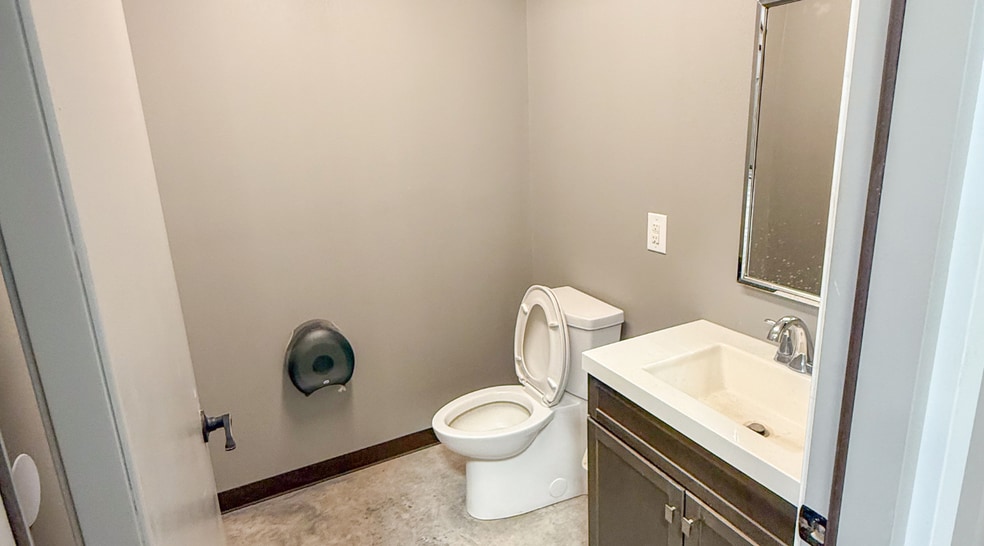 More Photos Of 7010 County 1160 rd, Midland Warehouse For Lease