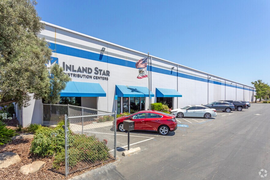 More Photos Of 3146 S Chestnut Ave, Fresno Warehouse For Sale