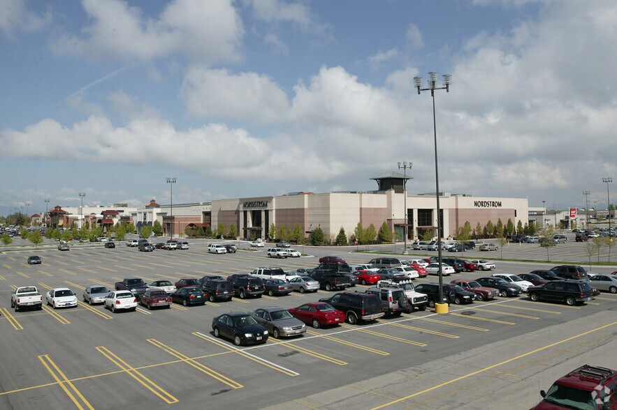 More Photos Of 575 E University Pky, Orem General Retail For Lease