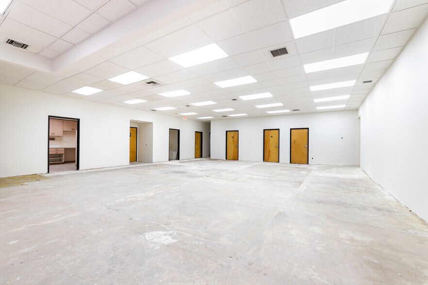 More Photos Of 14711 Princeton Ave, Moorpark Freestanding For Sale