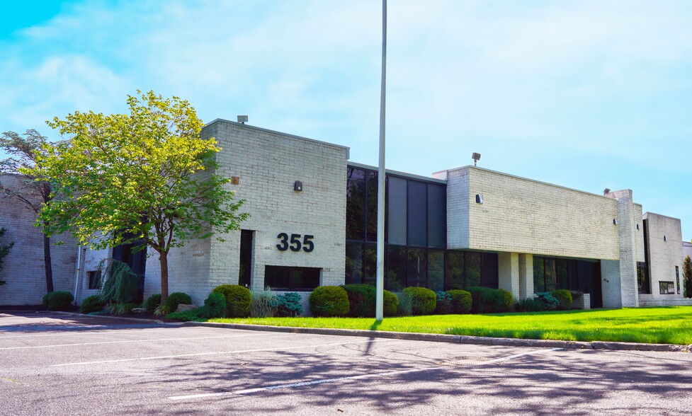 Primary Photo Of 355 Crooked Hill Rd, Brentwood Manufacturing For Lease