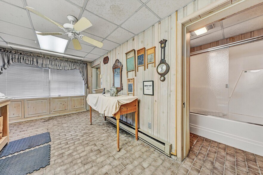 More Photos Of 934 Commander Dr, Roanoke Specialty For Sale