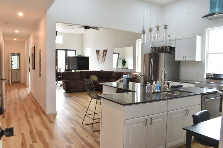 More Photos Of 235 Candler Rd SE, Atlanta Specialty For Sale