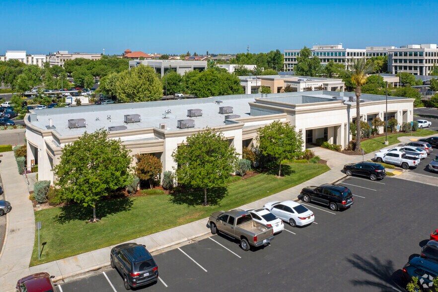 Primary Photo Of 530 E Herndon Ave, Fresno Office For Lease