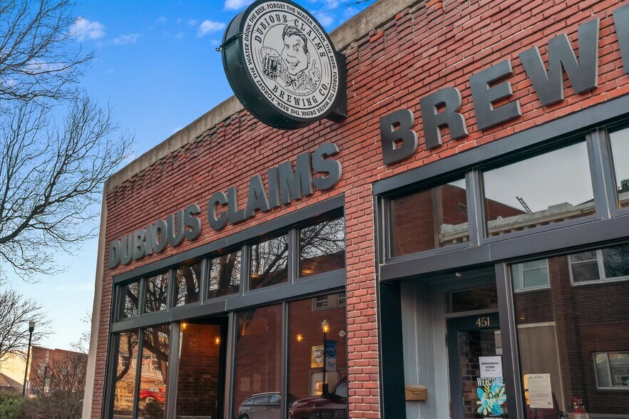 More Photos Of 451 S Thompson Ave, Excelsior Springs Bar For Sale