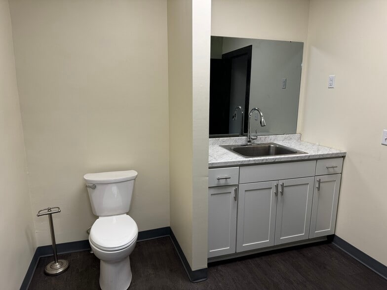 More Photos Of 12-14 E Otterman St, Greensburg Storefront Retail Office For Lease