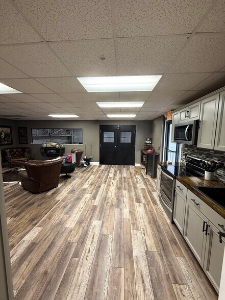More Photos Of 435 S Air Park Rd, Edgewater Manufacturing For Sale
