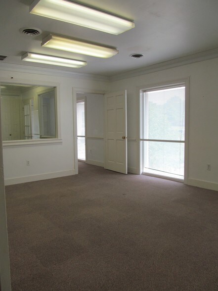 More Photos Of 2817 N Parham Rd, Richmond Office For Sale