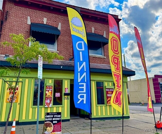 More Photos Of 1701 Pine Ave, Niagara Falls Restaurant For Sale