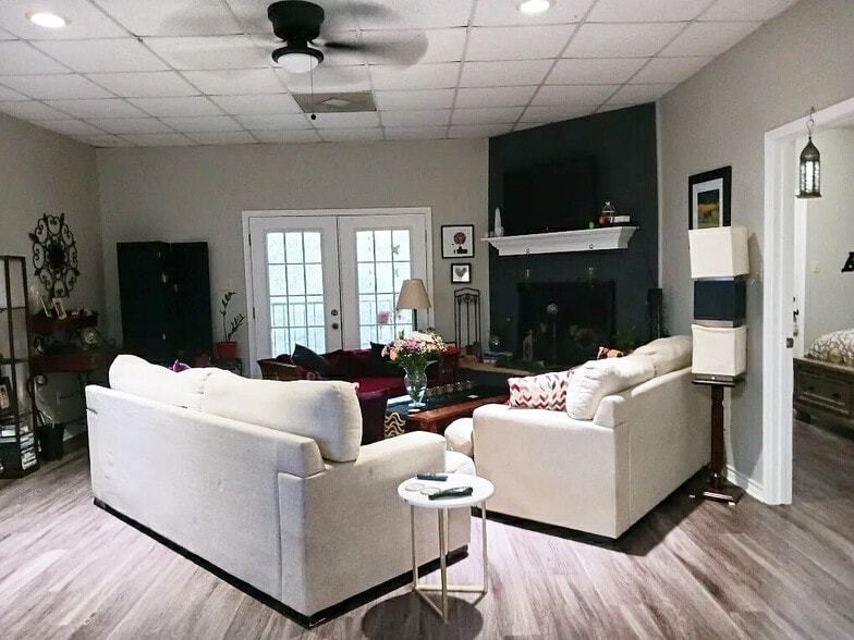 More Photos Of , Wimberley General Retail For Sale