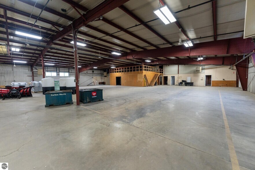 More Photos Of 910 Industrial Dr, Mount Pleasant Warehouse For Sale