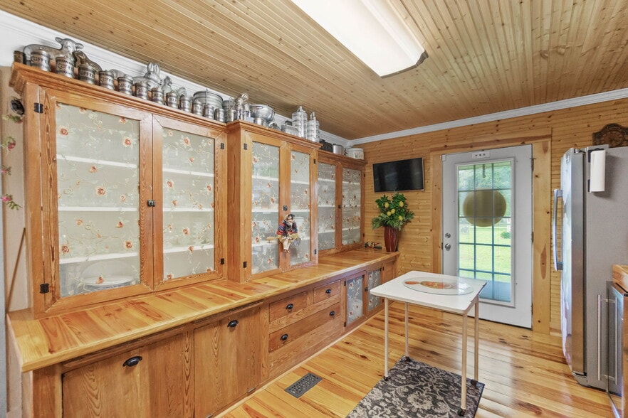 More Photos Of 1748 Georgia St, Alford Specialty For Sale