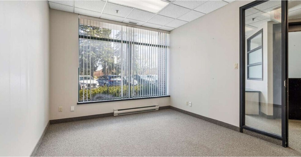 More Photos Of 242 Applewood Cres, Vaughan Light Manufacturing For Sale