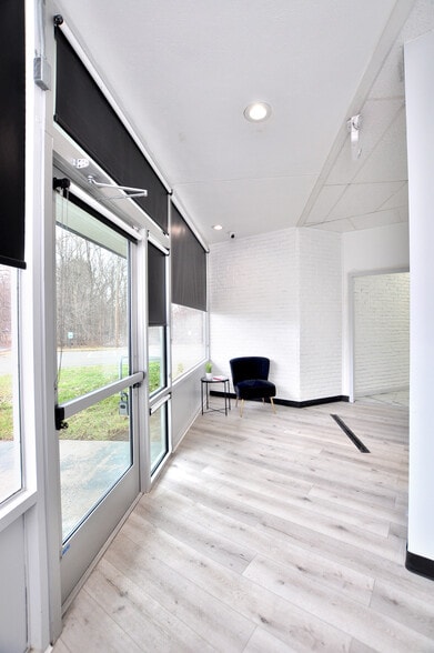 More Photos Of 258 Windsor Ave, Windsor Freestanding For Sale