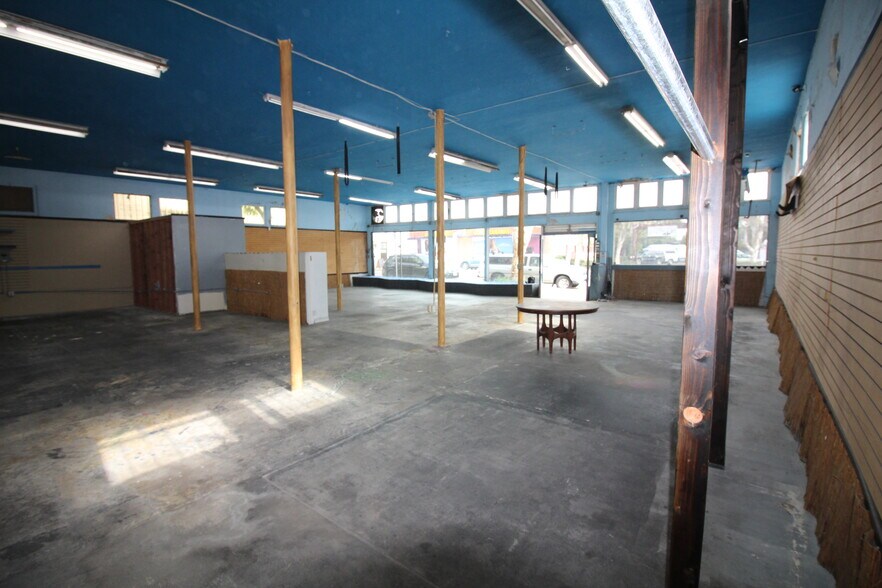 More Photos Of 3780 Mission Blvd, San Diego General Retail For Lease