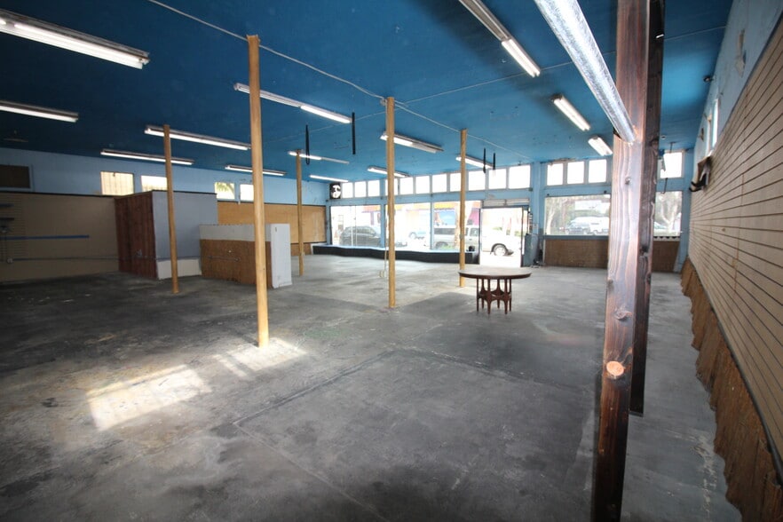More Photos Of 3780 Mission Blvd, San Diego General Retail For Lease