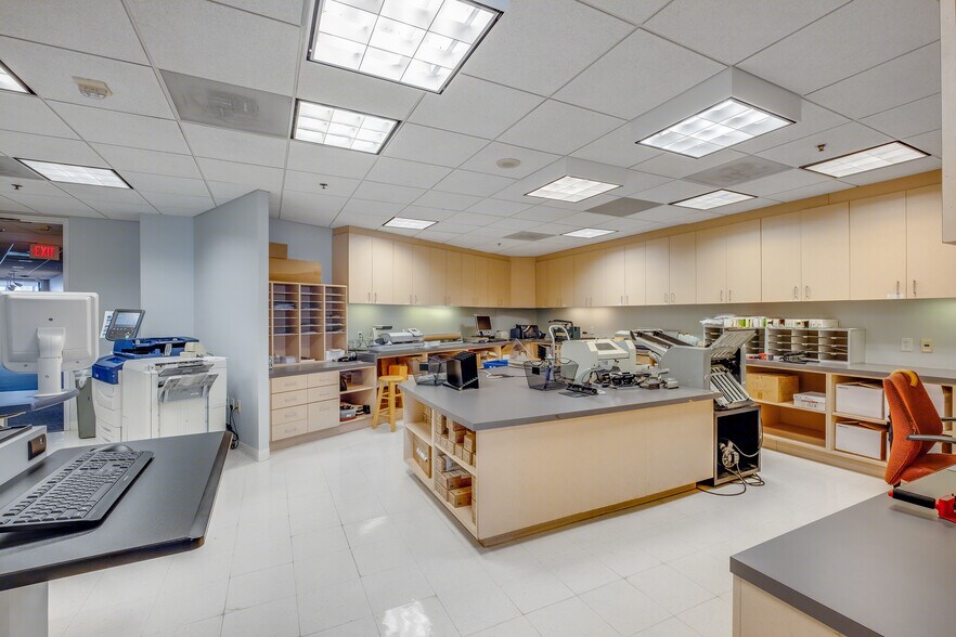 More Photos Of 1150 Connecticut Ave NW, Washington Office For Lease