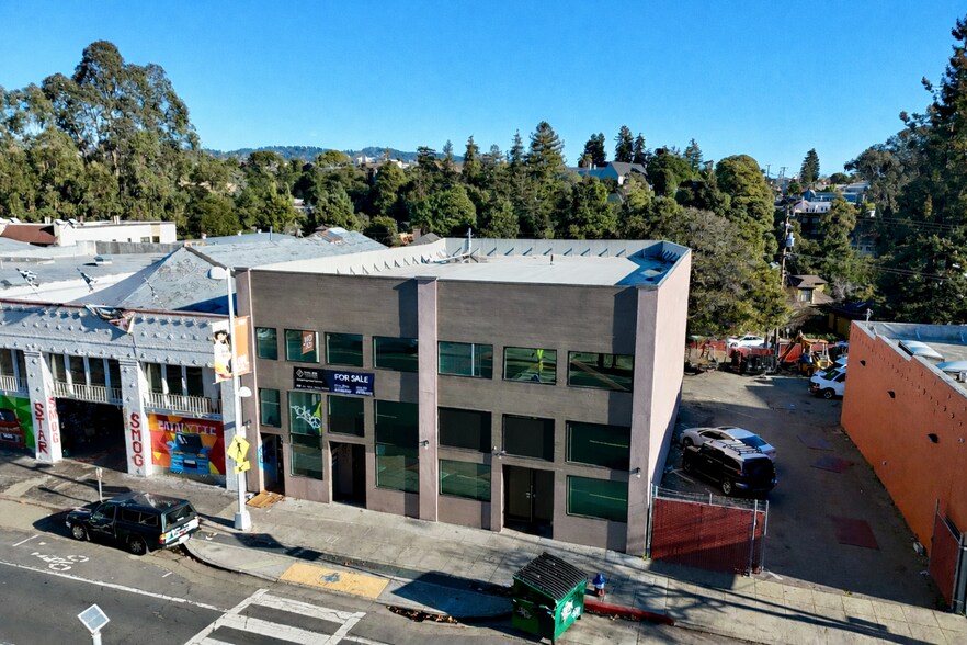 More Photos Of 3050-3052 Broadway, Oakland Storefront For Sale