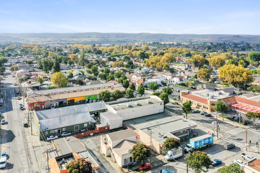 More Photos Of 219 South St, Hollister Storefront Retail Residential For Lease