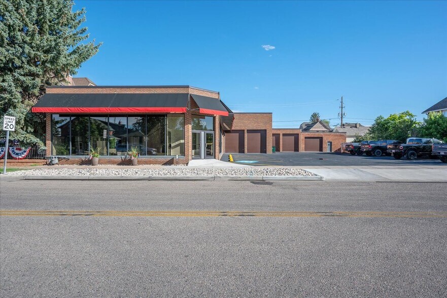 More Photos Of 310 E 17th St, Cheyenne Flex For Sale