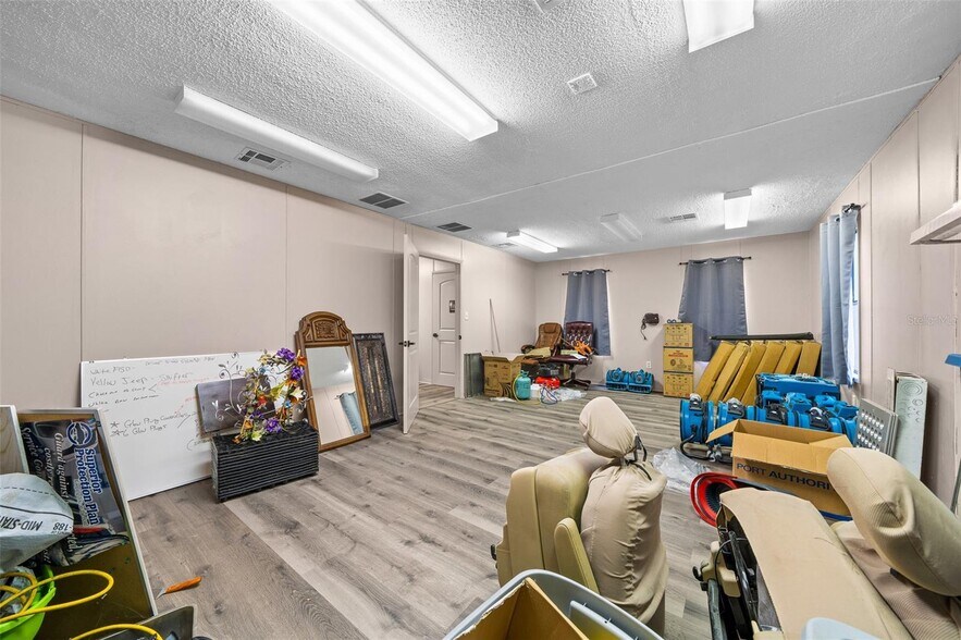 More Photos Of 4820 NE 35th St, Silver Springs Auto Dealership For Sale