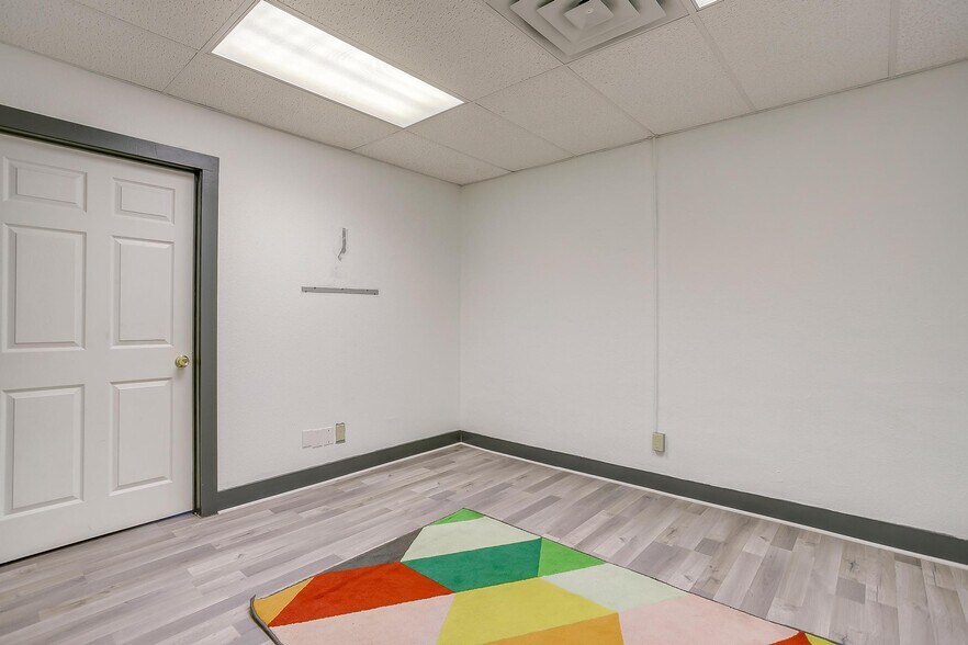 More Photos Of 1434 N Main St, Fort Worth Storefront Retail Office For Lease