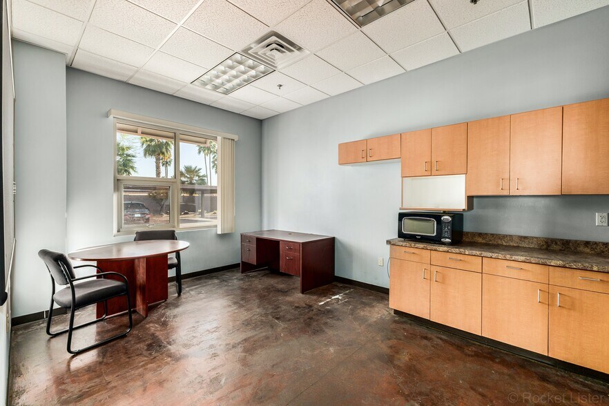 More Photos Of 5425 E Bell Rd, Scottsdale Medical For Lease