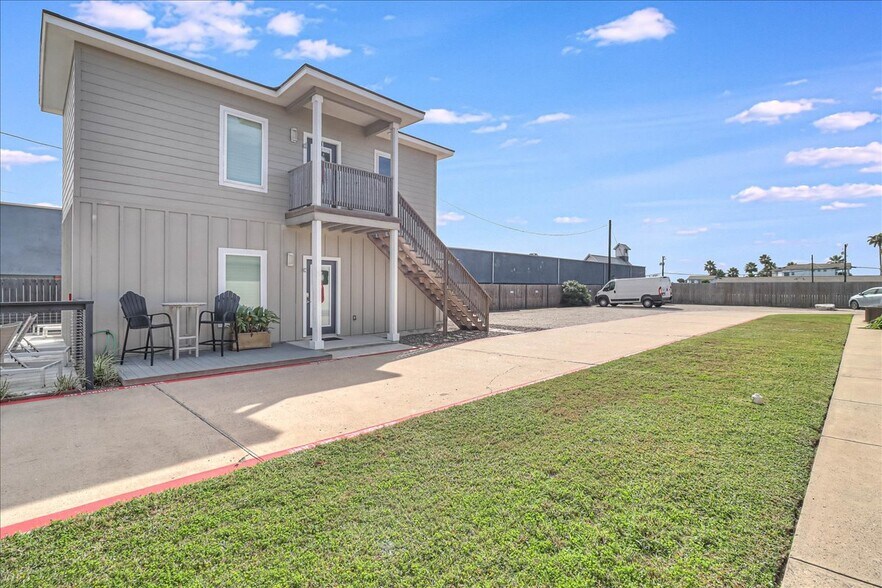 More Photos Of 121 Cut Off Rd, Port Aransas Office For Sale