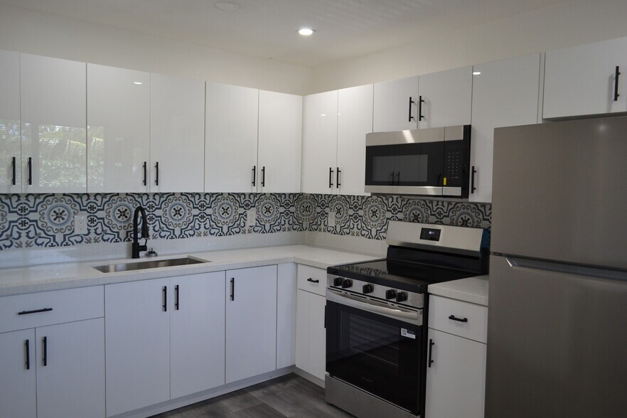 More Photos Of 940 NW 8th Ave, Pompano Beach Apartments For Sale