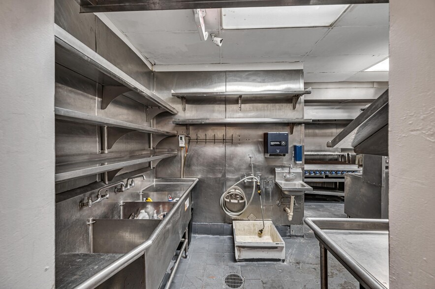 More Photos Of 223 Valencia Ave, Coral Gables Restaurant For Lease