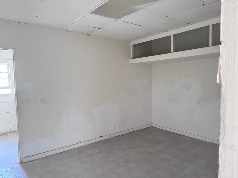 More Photos Of 9065 Jeff St, Bellflower Auto Repair For Sale