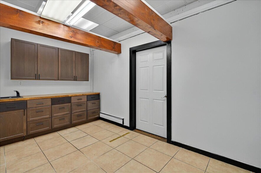 More Photos Of 80 W Circular St, Saratoga Springs Storefront For Lease