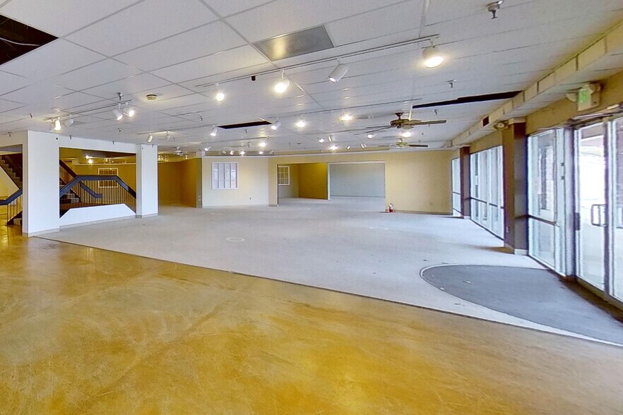 Primary Photo Of 8200-8260 S Colorado Blvd, Littleton Unknown For Lease