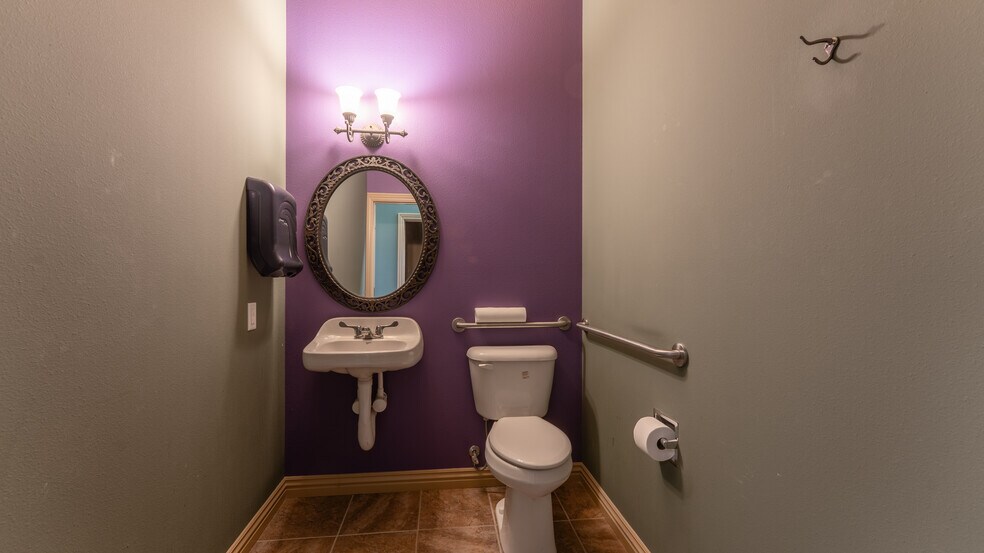 More Photos Of 4466 Horseshoe Bend Pky, Village Of Four Seasons General Retail For Sale