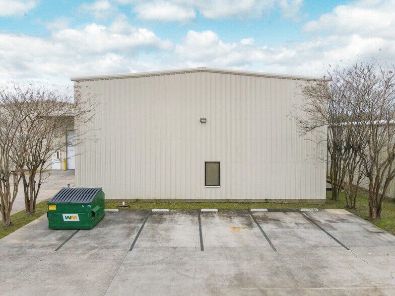 More Photos Of 205 Marcon Dr, Lafayette Manufacturing For Sale