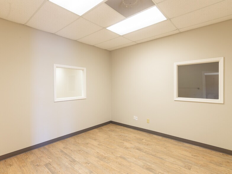 More Photos Of 25275 Budde Rd, Spring Light Distribution For Lease