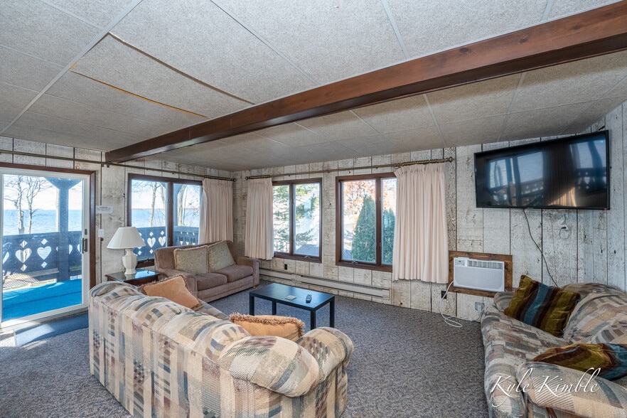 More Photos Of 104 W Houghton Lake Dr, Prudenville Hotel For Sale