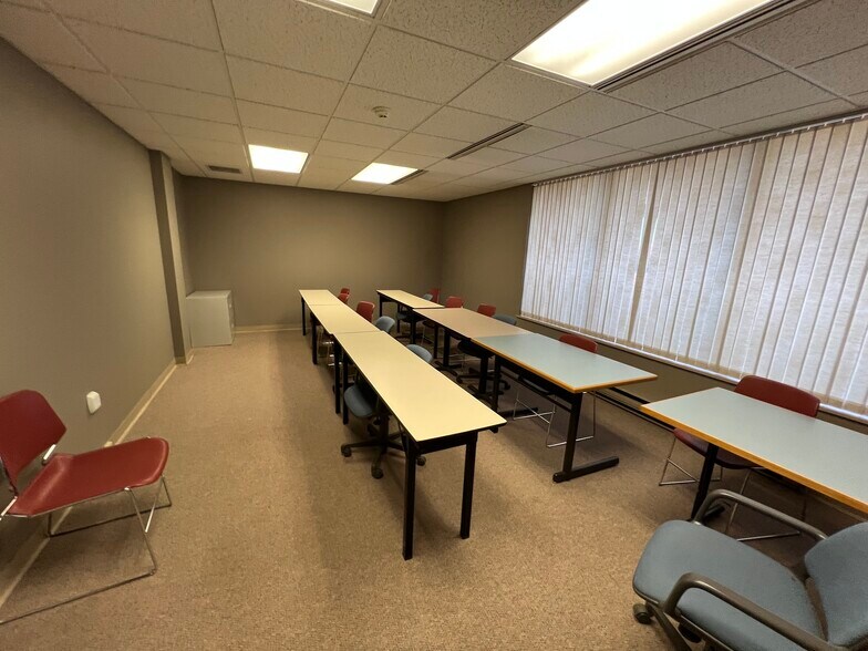 More Photos Of 221 Industry Ave, Springfield Office For Lease