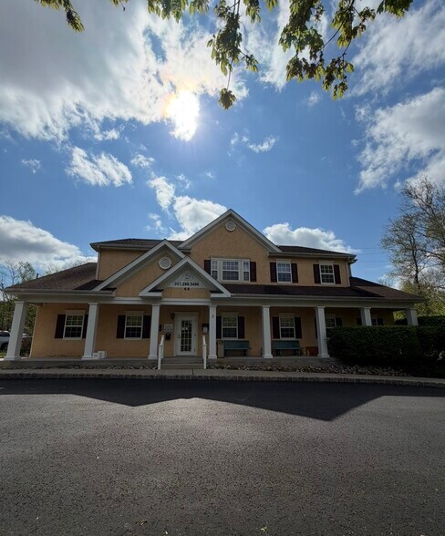 More Photos Of 66 Buck Rd, Southampton Medical For Lease