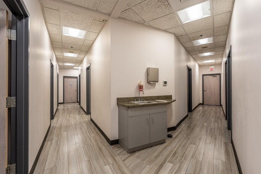 More Photos Of 4650 Southwest Hwy, Oak Lawn Medical For Sale