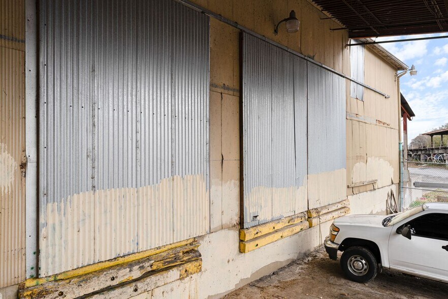 More Photos Of 335 Baxter Ave, Louisville Warehouse For Lease