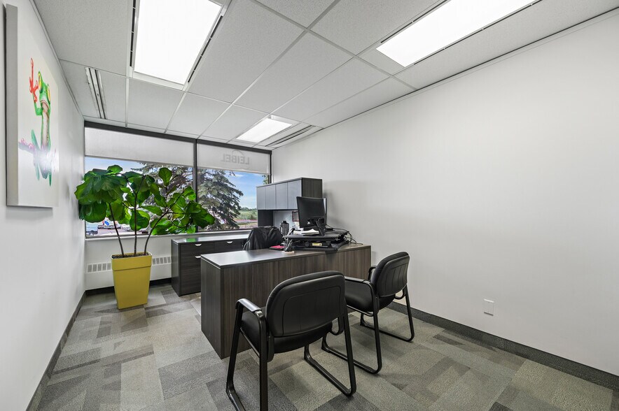 More Photos Of 2816 11th St NE, Calgary Office For Sale