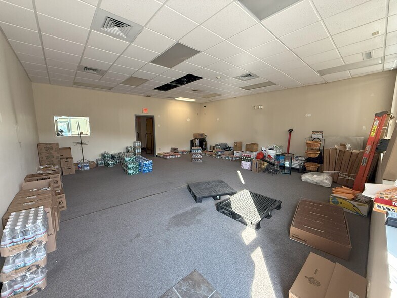 More Photos Of 304 Sandown Rd, East Hampstead Convenience Store For Lease