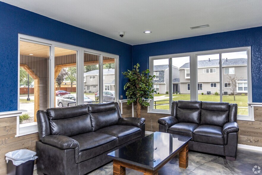 More Photos Of 4000 Archer Dr, East Moline Apartments For Sale