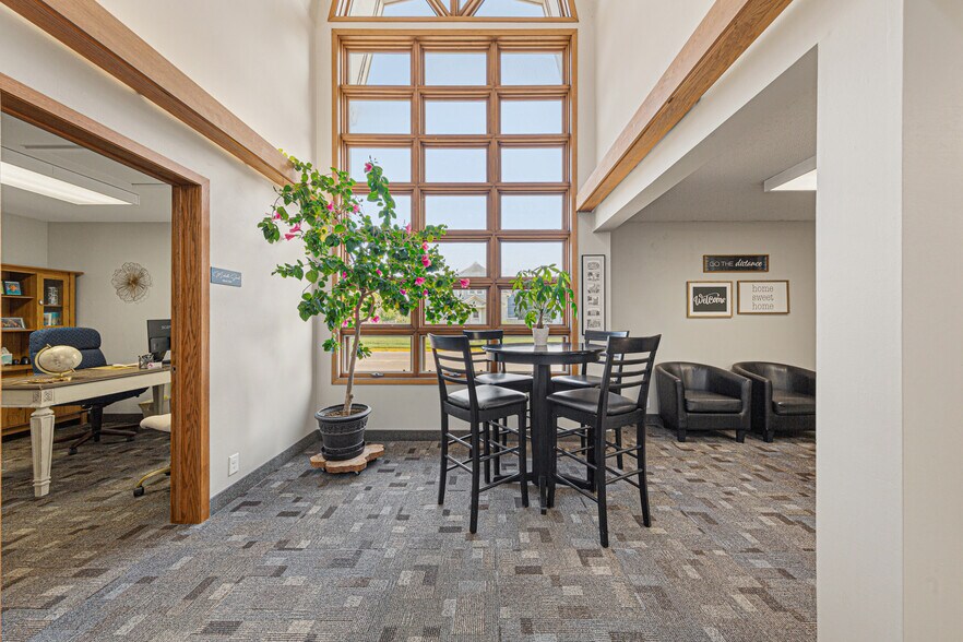 More Photos Of 152 E Pearl St, Owatonna Office For Sale